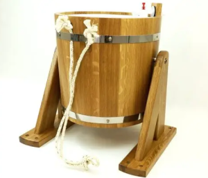 Душ русский (обливное устройство) 20 л с плстиковой вставкой, лак ДУБ (ПРЕМИУМ)